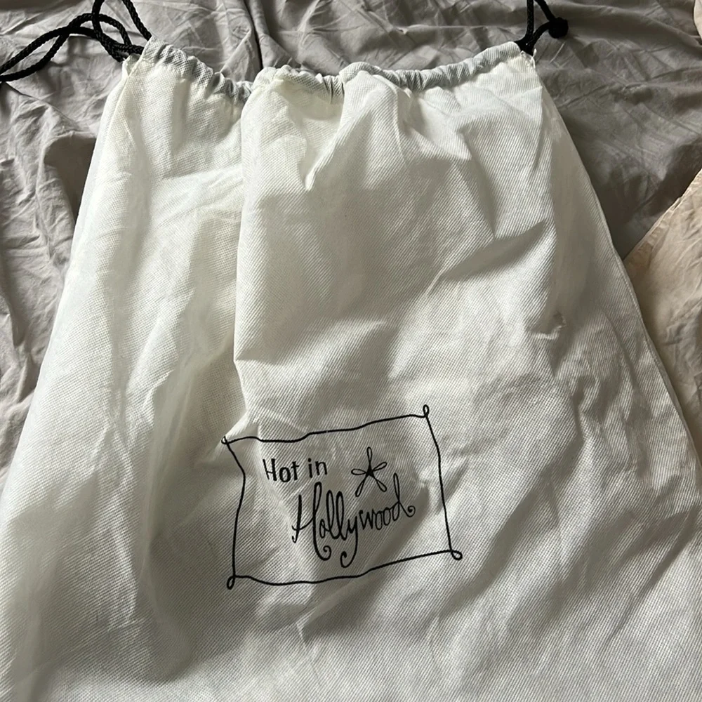 Hot in Hollywood genuine leather purse - Picture 7 of 7